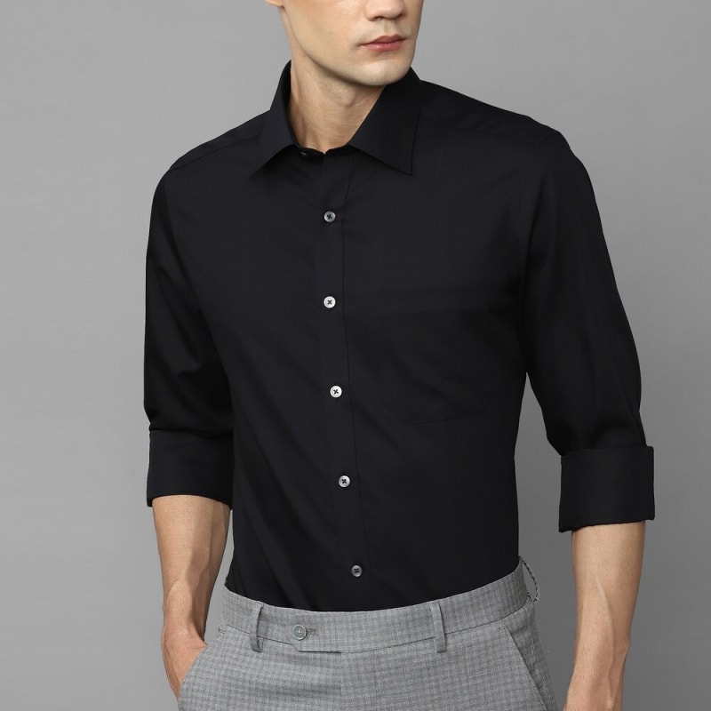 Men Black Classic Fit Solid Full Sleeves Formal Shirt
