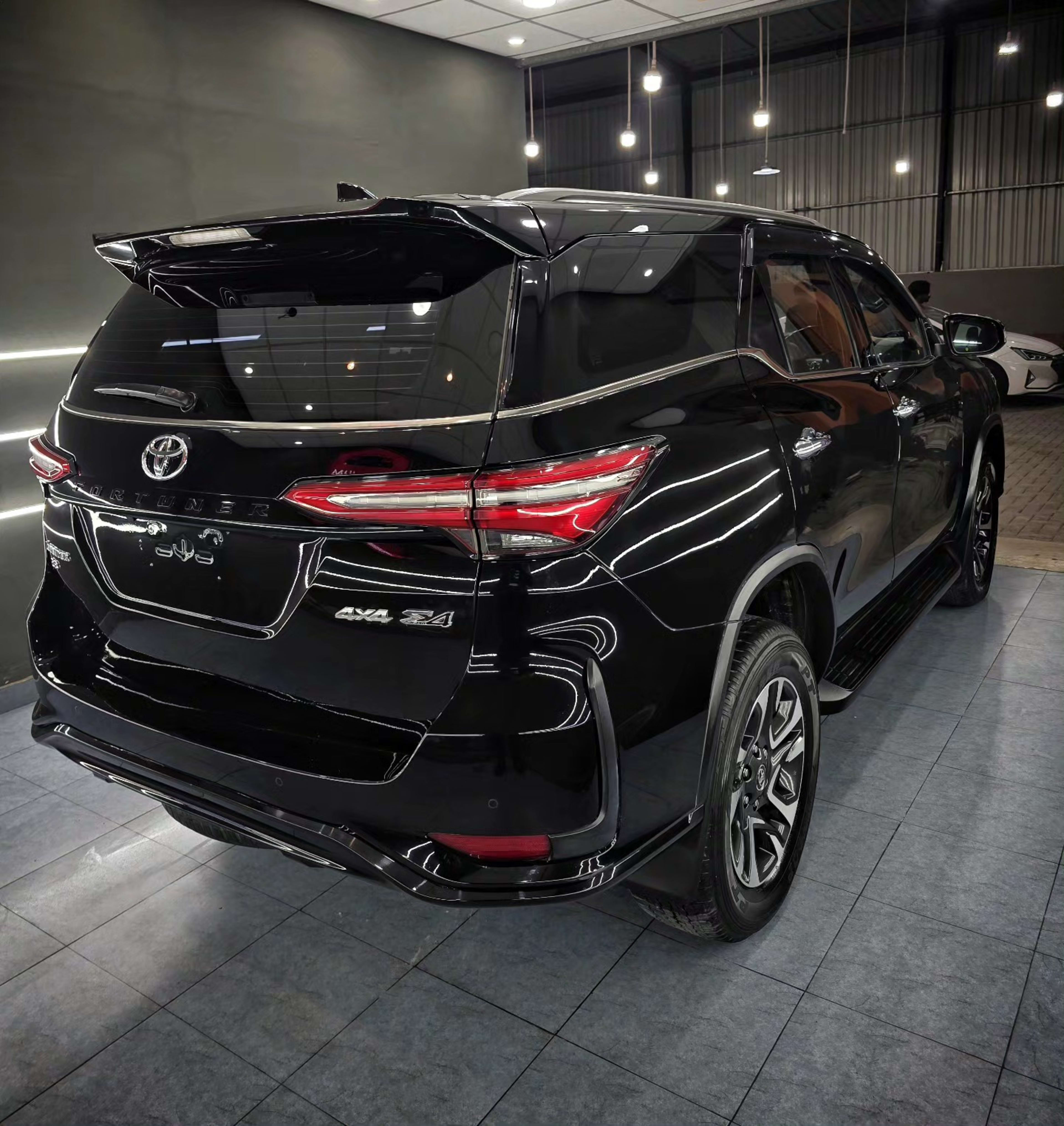 Toyota Fortuner Legender