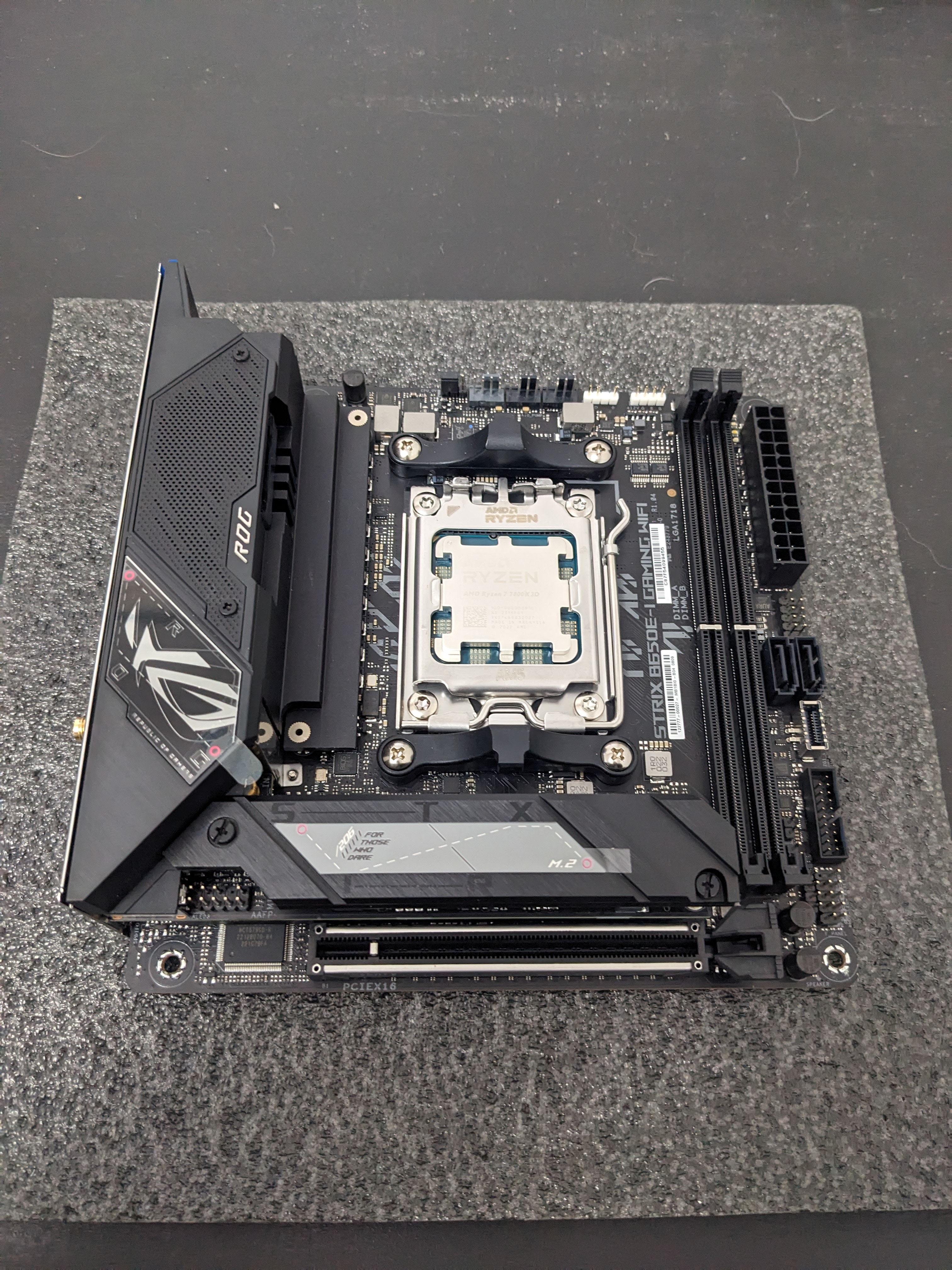 ROG STRIX B650E-I