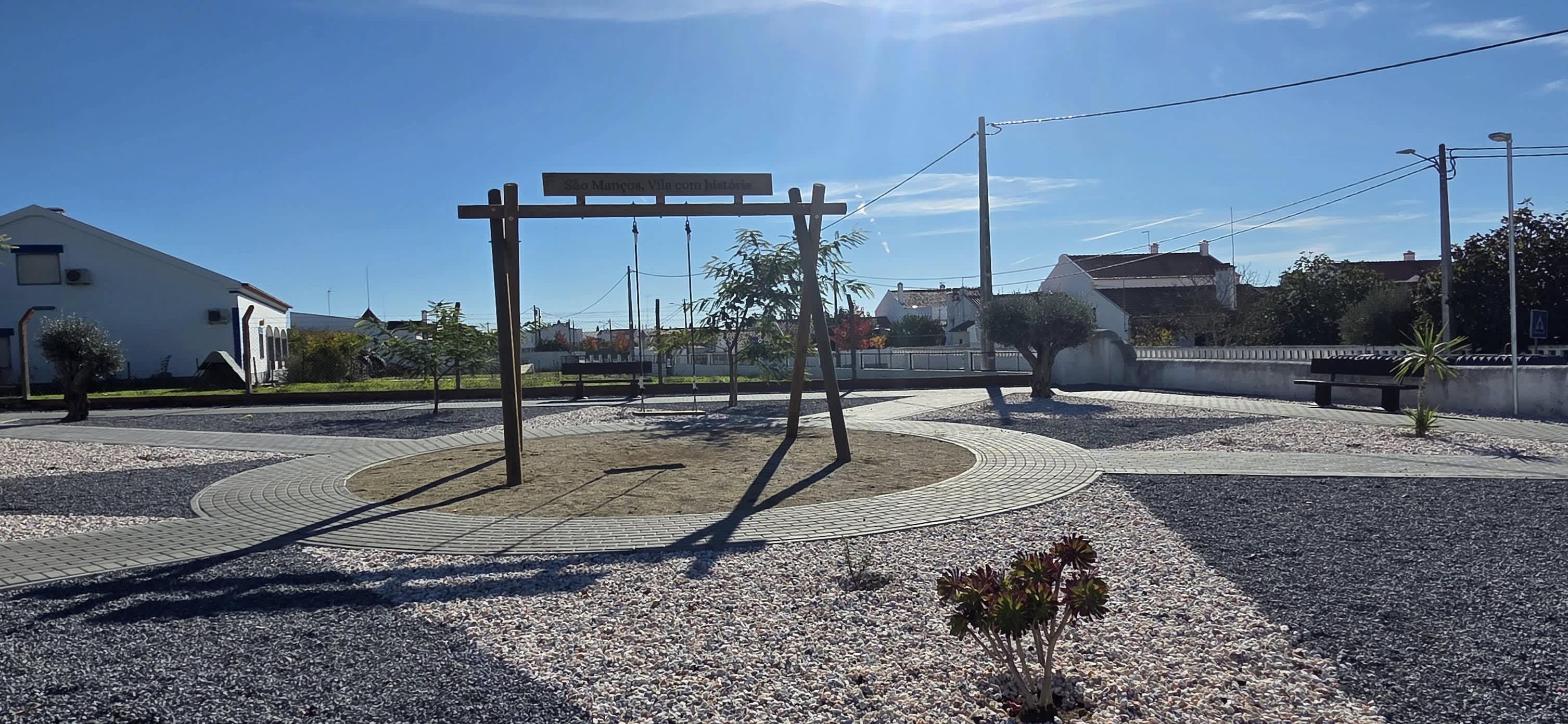 Baloiço São Manços, Vila com história