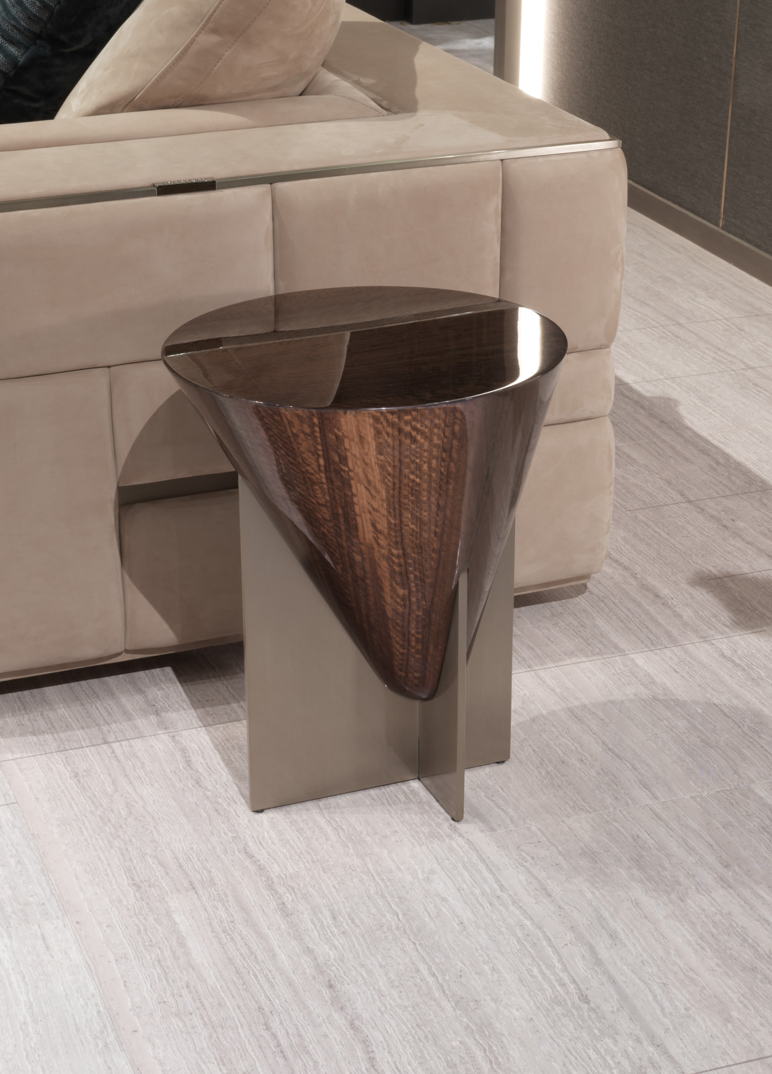 Minstrel Coffee table detail 8