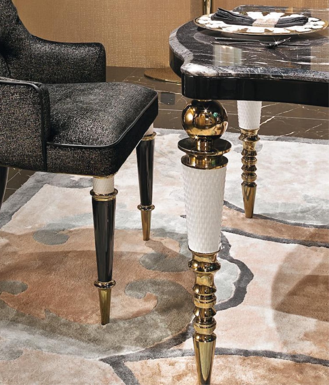 Versailles Dining table detail 6