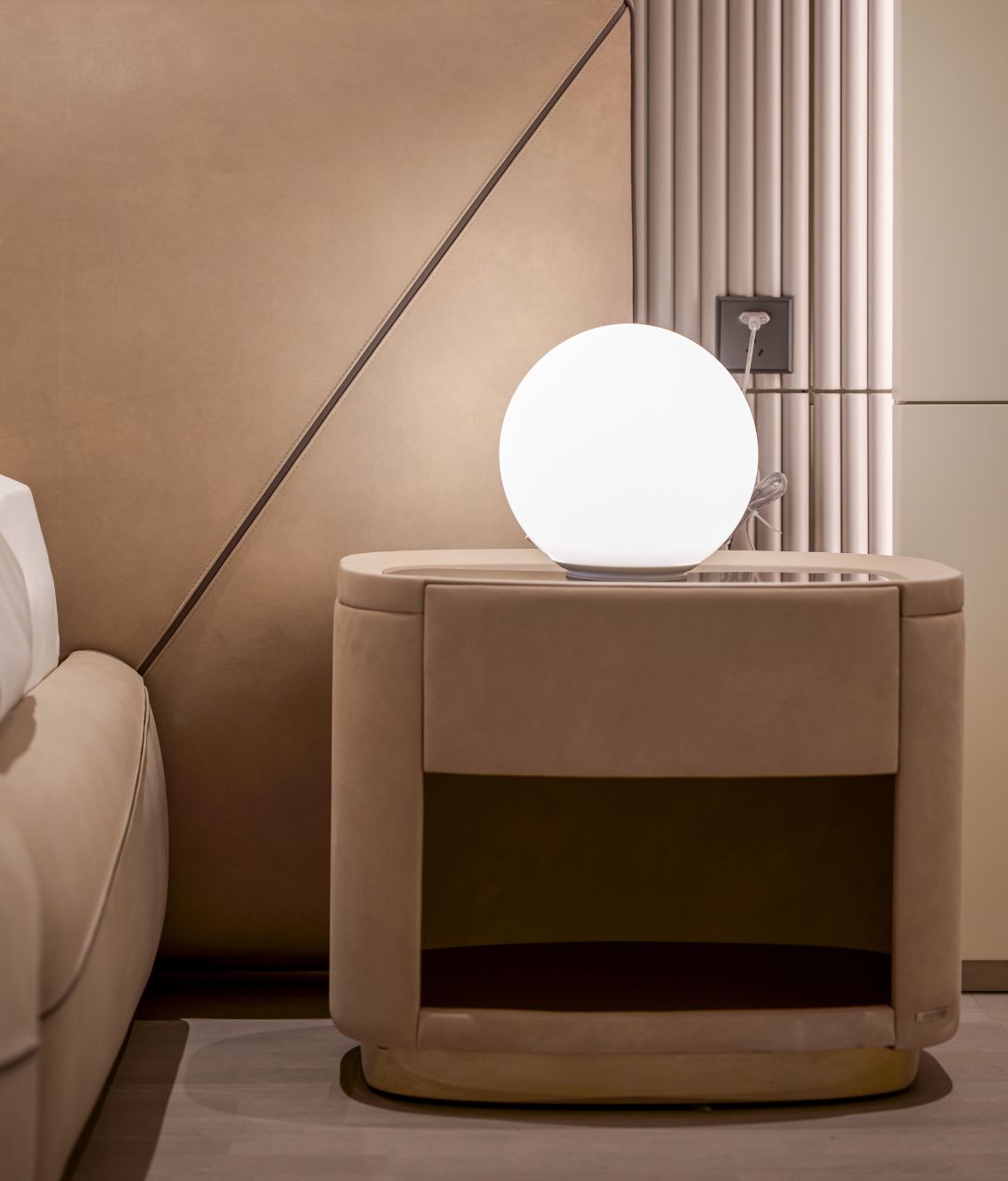 Skiba Bedside table detail 7