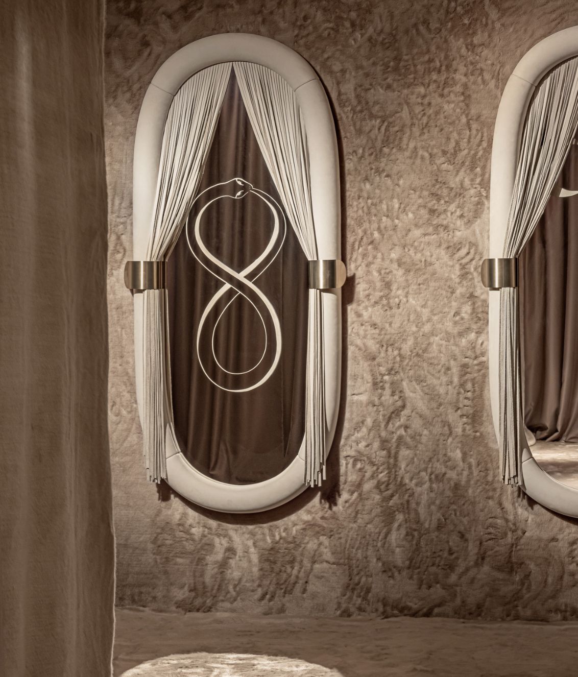 Blanche Mirror detail 10