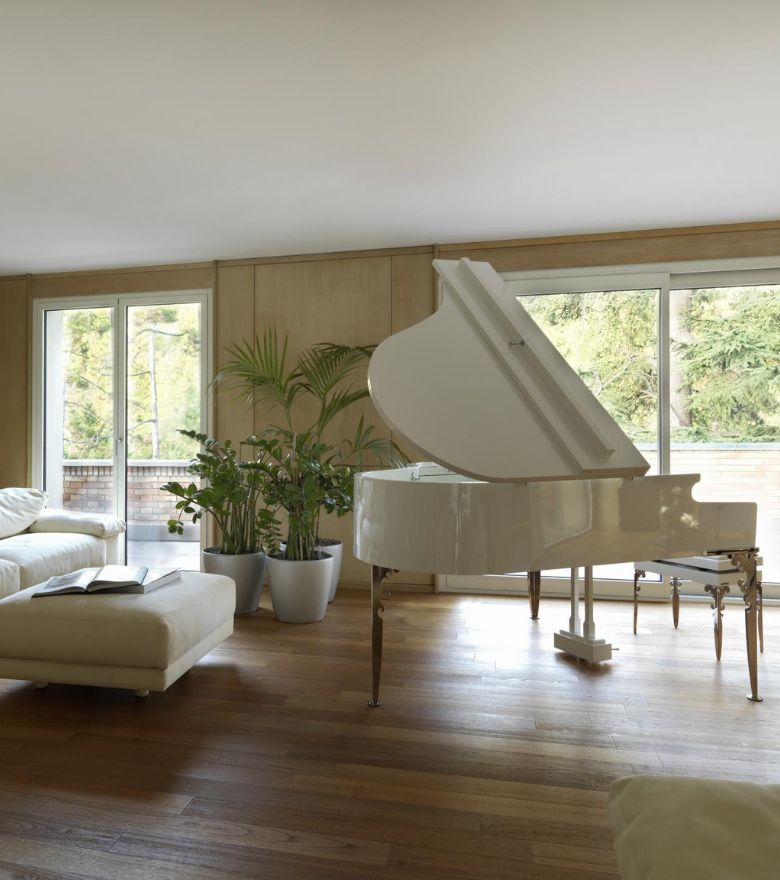 Larix Piano bar, Bench view 4