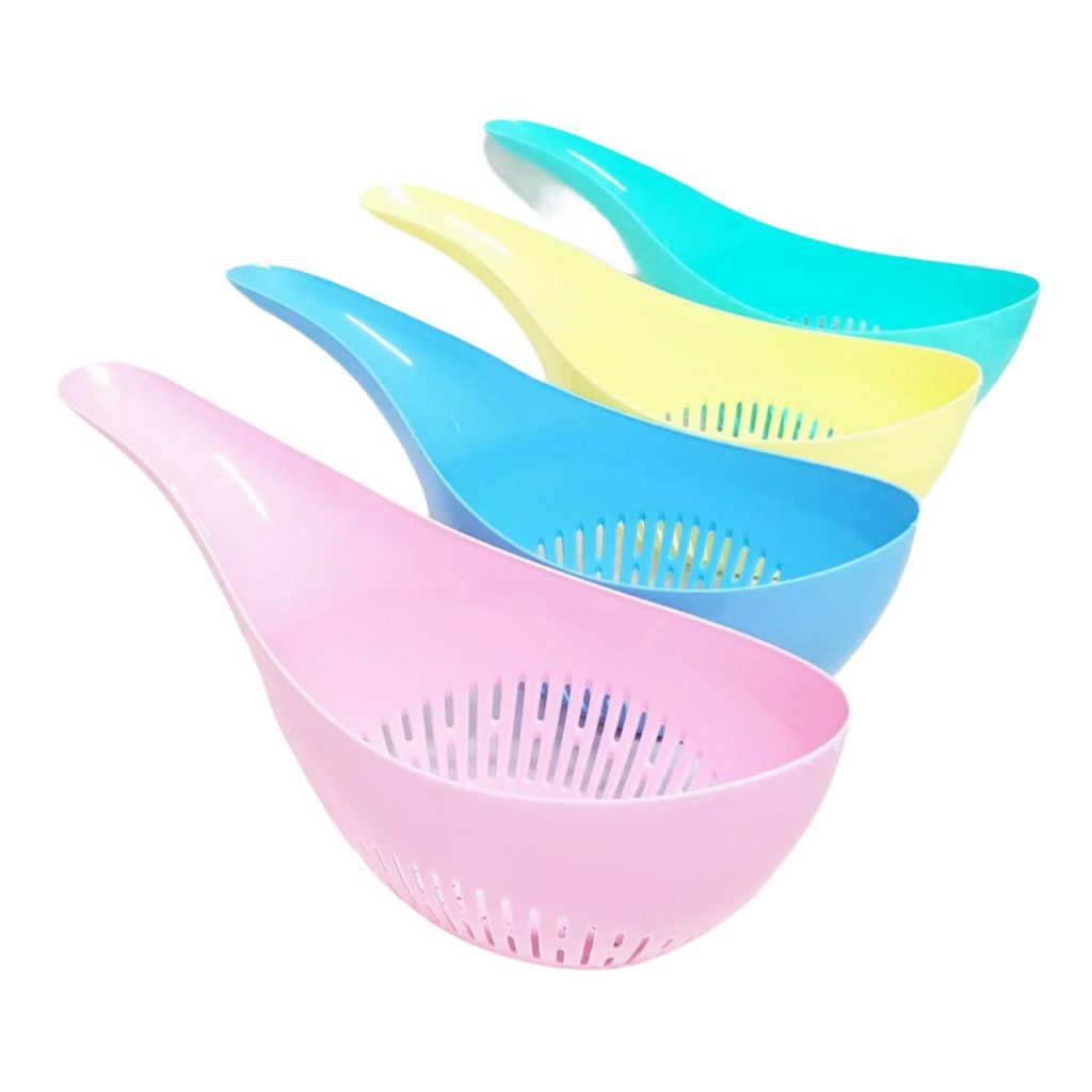 Colador plastico con mango