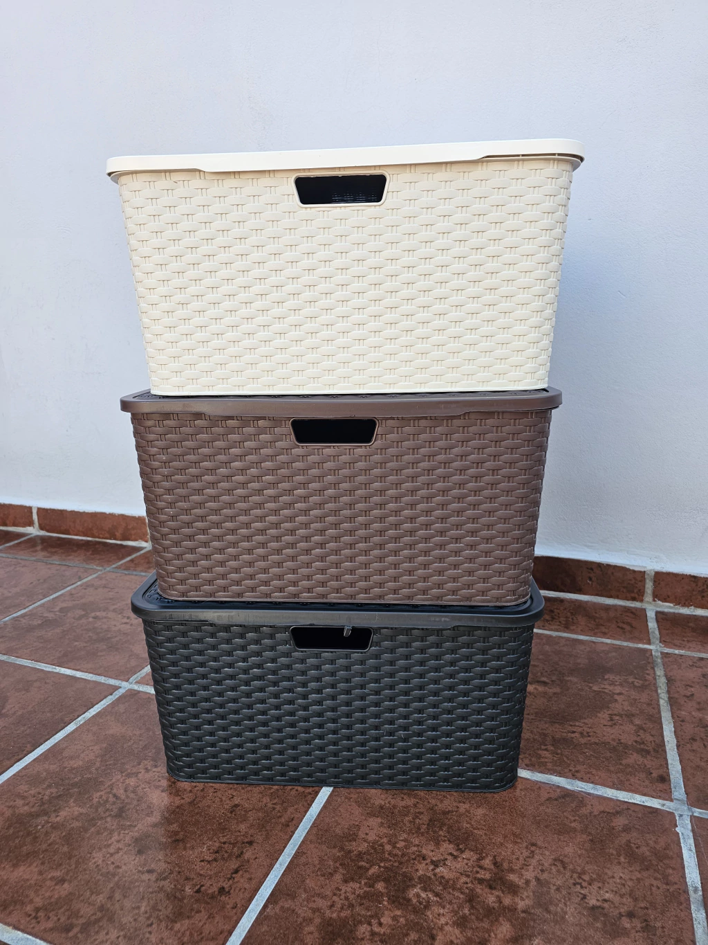 Canasto simil ratan con tapa 40x32x15cm