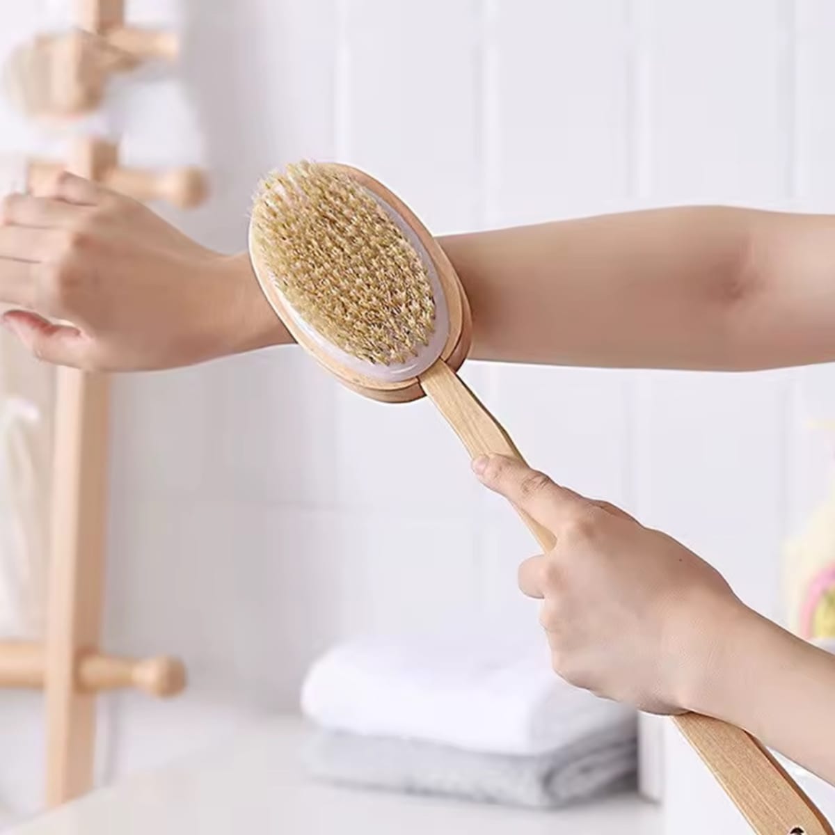 Beauty balance bath brush, view 2