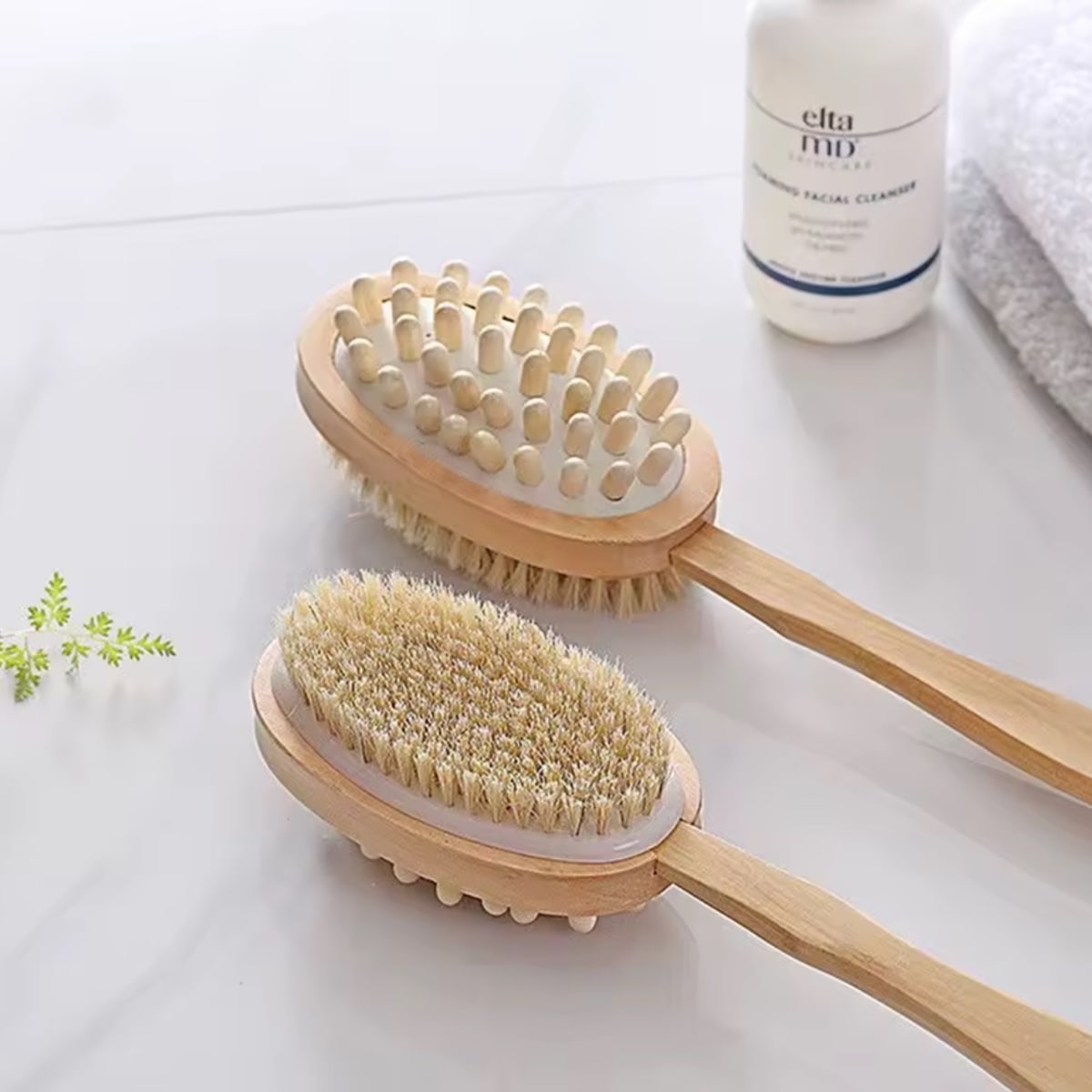 Beauty balance bath brush, view 3