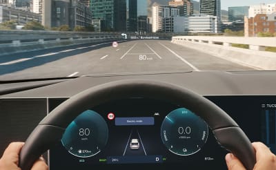 Lähikuva Hyundai Tucsonin hud-näytöstä