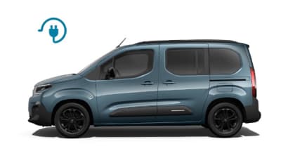 Turkoosi Citroën ë-Berlingo sivukuva, valkoinen tausta.