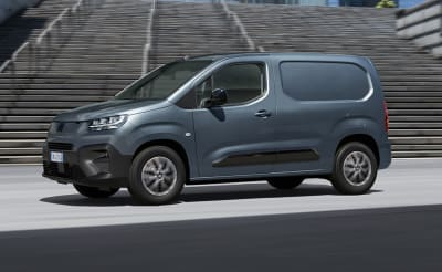 Fiat Doblo ajossa kaupungissa