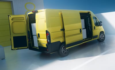 Opel Movano takaa