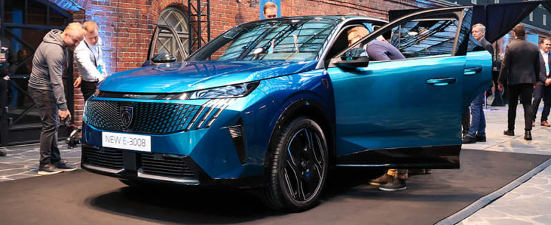 Uusi Peugeot E-3008