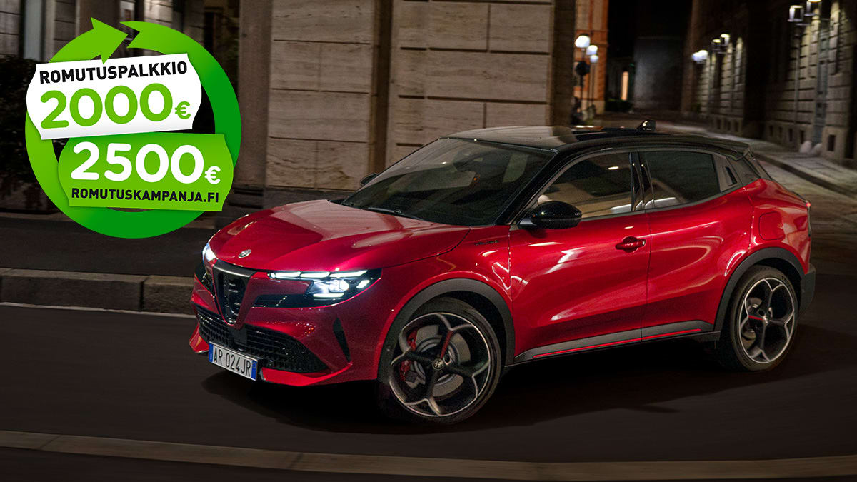 Punainen Alfa Romeo Junior ajossa ja Romutuspalkkio-logo