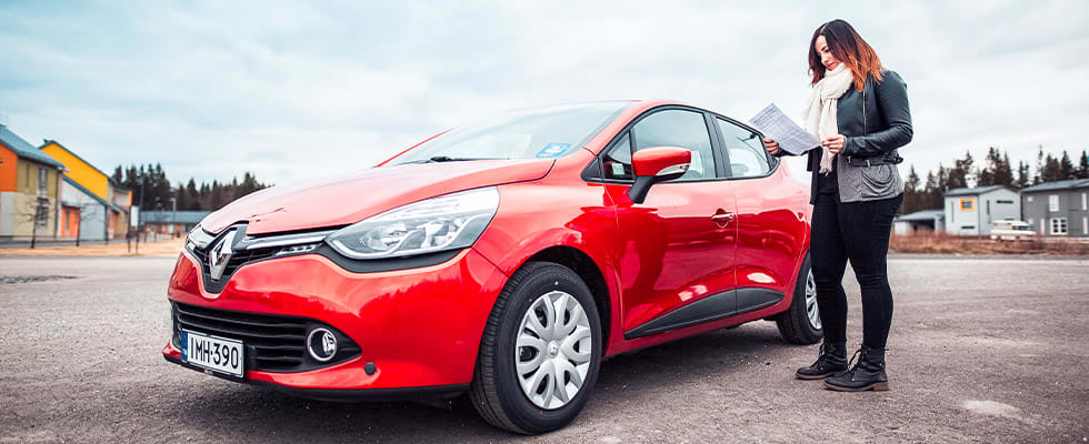 24Rent artikkeli punainen Renault auto