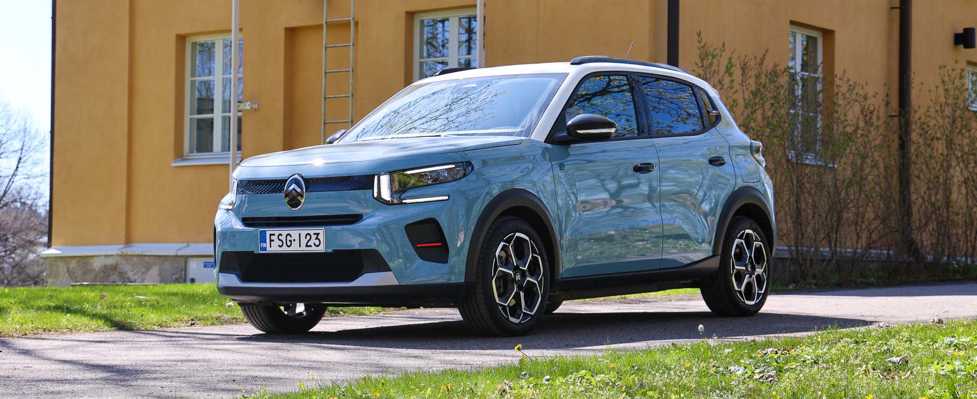 Sininen Citroën ë-C3 talon edustalla