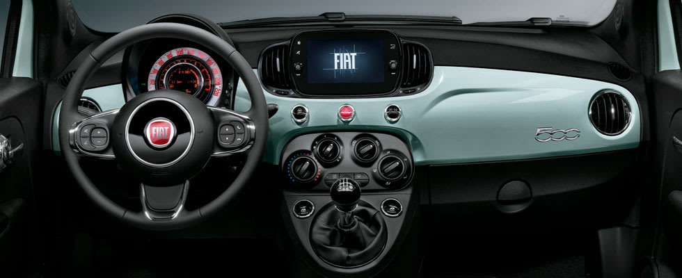 Fiat 500 ohjaamo