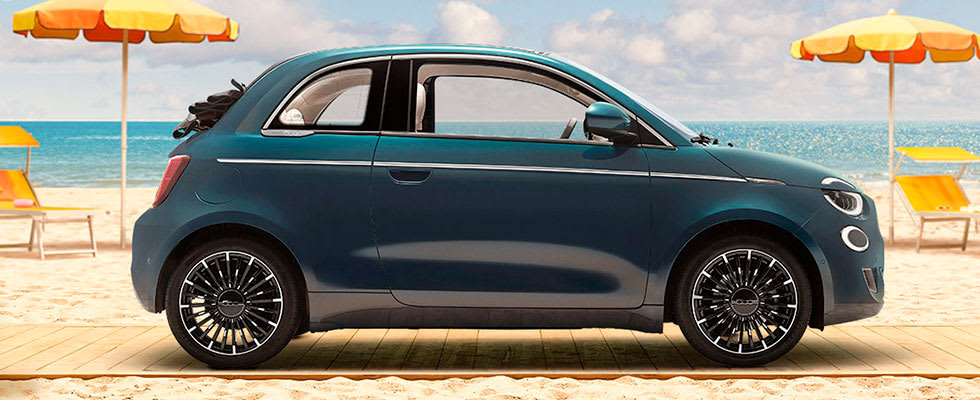 Fiat 500e rannalla