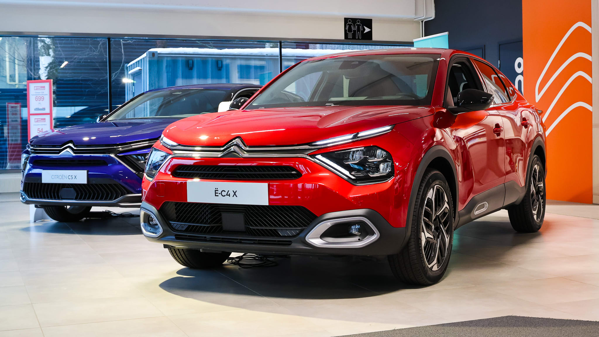 Citroën ë-C4 X myymälässä