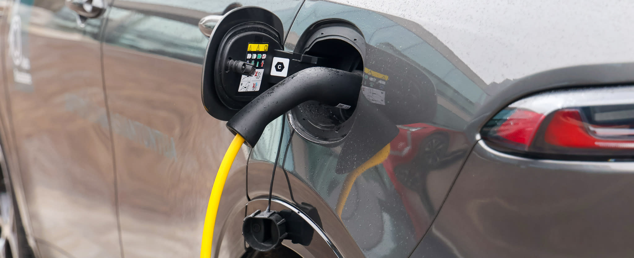 Ladattava hybrid latauksessa