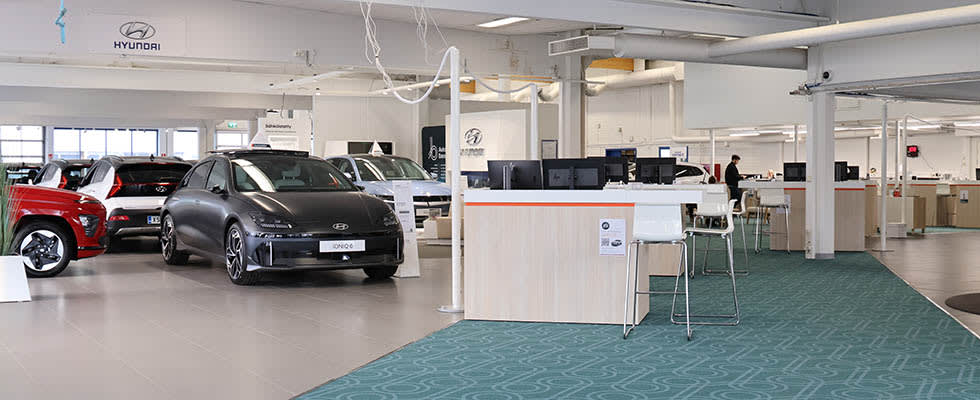 Autoja Espoon myymälässä