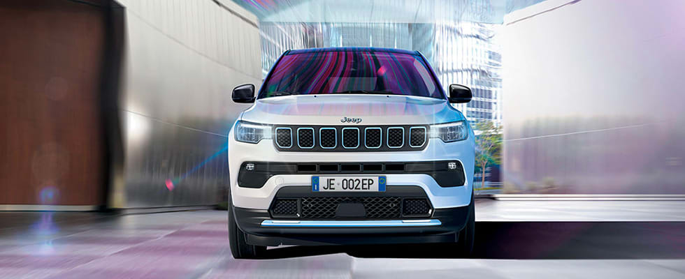 Jeep Compass hybridi edestä