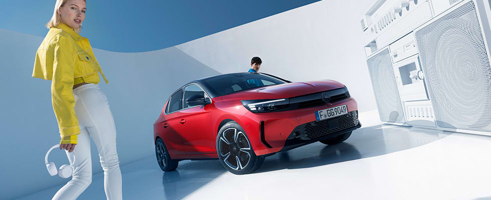 Opel Corsa mankan edessä