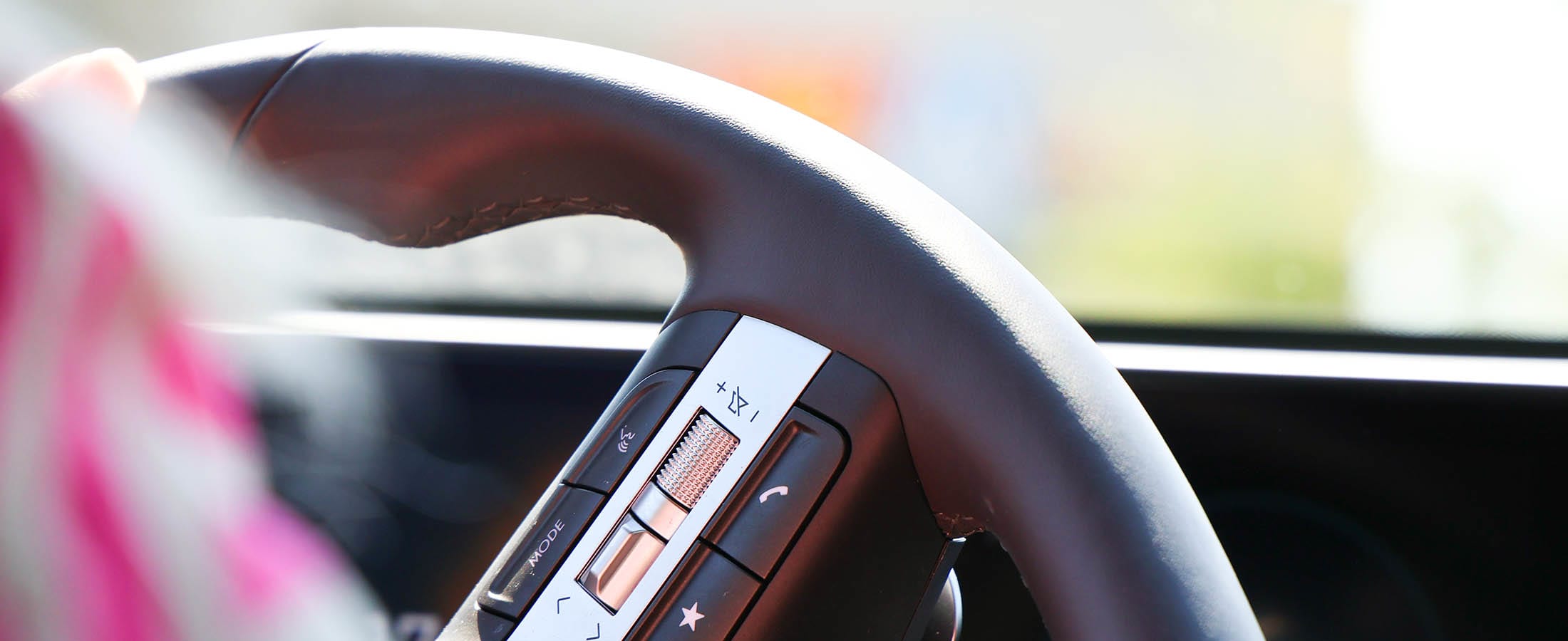 Lähikuva Hyundai Konan ohjauspyörästä