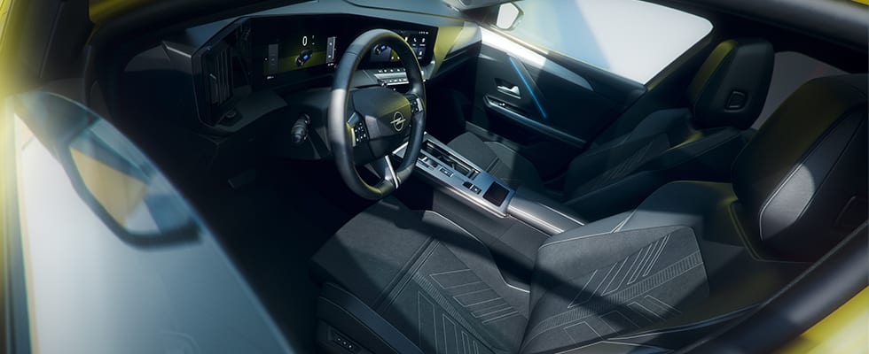 Uuden Opel Astran ohjaamo