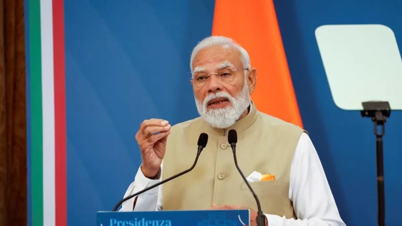 নিট প্রশ্নফাঁস কাণ্ডে নীরবতা ভাঙলেন মোদি, সংসদ অভিযান ঘিরে উত্তাল দিল্লি