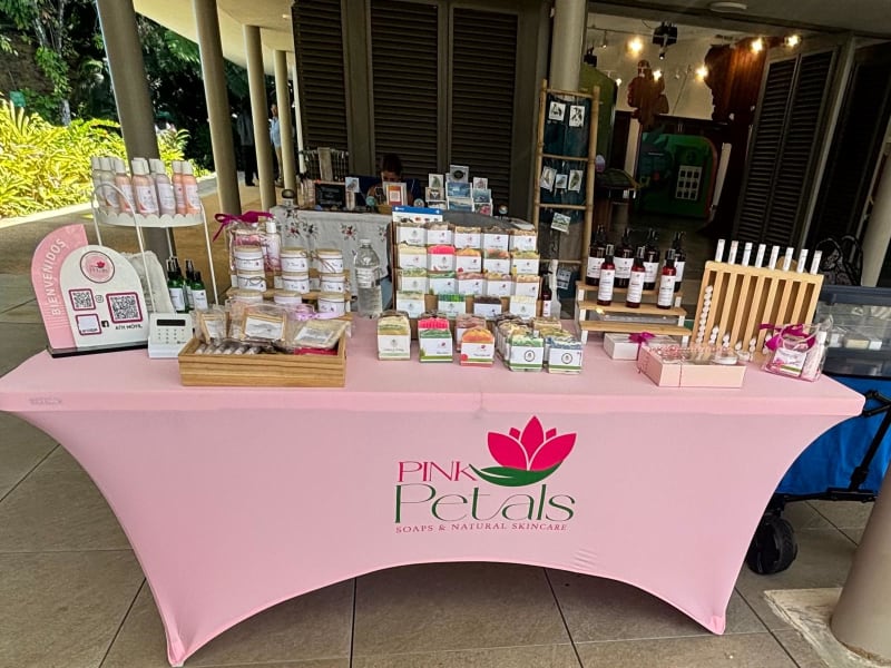 Trabajo artesanal de Pink Petals Artisan Studio