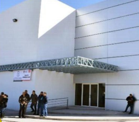 Exterior del centro de justicia penal