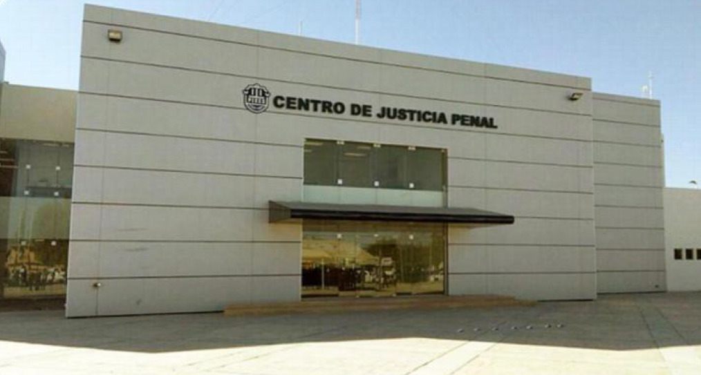 Fachada del centro de justicia penal