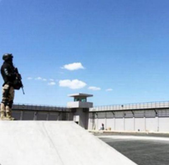 Vigilancia en los cuarteles de policía