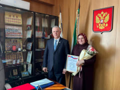 Секретарь местного отделения партии «Единая Россия» в Малгобекском районе Корейш Гулиев провел мероприятие, посвященное 8 марта, поздравив женскую часть образовательных учреждений 