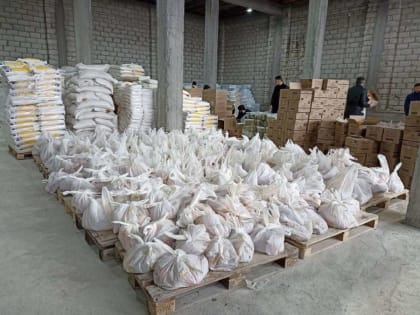 В Карабулаке в рамках благотворительной акции «Мехка саг1а» оказали продуктовую помощь 165 семьям, находящимся в трудной жизненной ситуации.