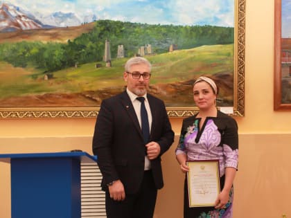 И.о. замминистра культуры Республики Ингушетия Ильяс Евлоев побывал на открытии выставки в Музее ИЗО