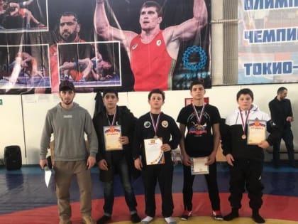 Борцы клуба «Ади-Ахмад» завоевали 9 медалей на первенстве Ингушетии среди юношей
