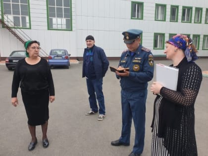 В рамках дня «пожарной безопасности» сотрудниками МЧС проводятся профилактические занятия в общеобразовательных учреждениях Республики