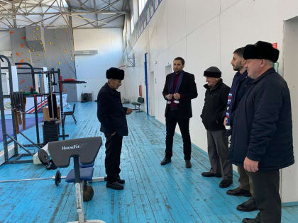 Партийный десант «Единой России» провел мониторинг Физкультурно-оздоровительного комплекса в Джейрахском районе