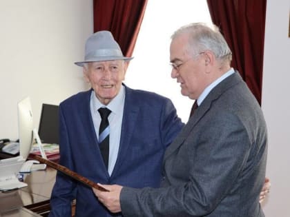 Старейшего единоросса Ингушетии Арсамака Мальсагова поздравил с 90-летием секретарь Генсовета партии