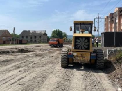 Мусса Галаев проинспектировал работы по благоустройству ул.Херсонская