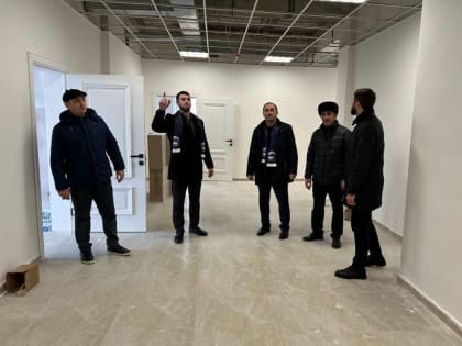 «Партийный десант» «Единой России» проверил ход строительства школы в с.п. Инарки, строящейся в рамках Народной программы