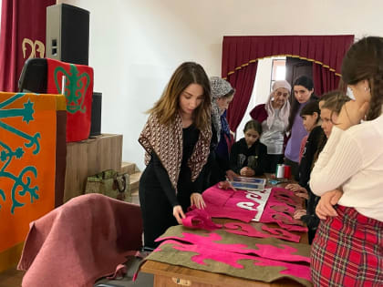 Подрастающее поколение Ингушетии осваивает технологию изготовления старинных ковров