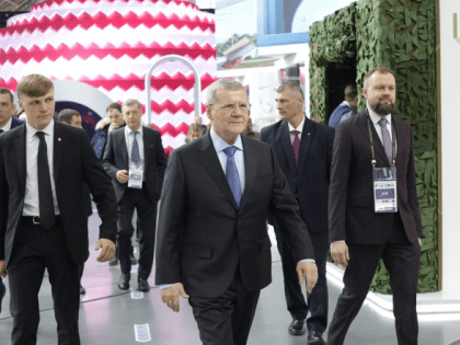 Юрий Чайка посетил экспозиции регионов СКФО на выставке-форуме «Россия»