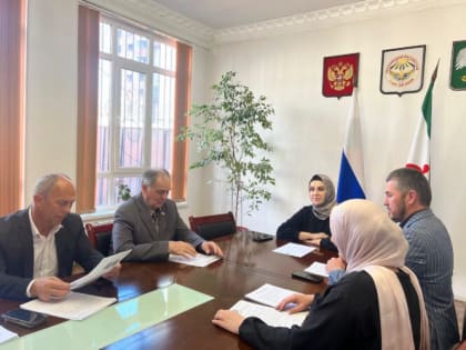 В зале горсовета состоялось заседание комиссии по рассмотрению вопросов о предоставлении к награждению муниципальными наградами муниципального образования «Городской округ г. Назра