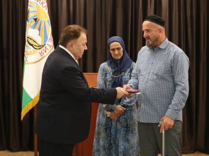 М-А.Калиматов передал государственные награды родственникам погибших военнослужащих