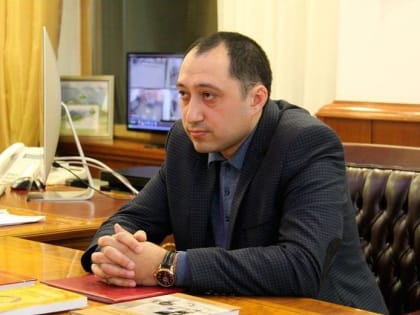 История на стеллажах