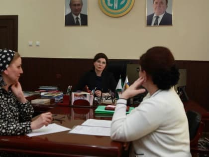 Залина Льянова провела встречу с Радимой Газдиевой